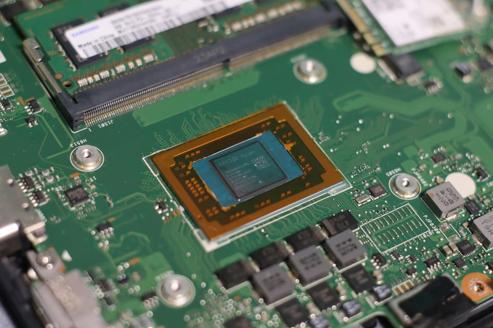 Running 120B Models on a Mini PC: My Read of the Strix Halo Benchmarks